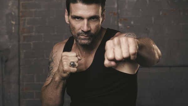 Bikkelharde dramaserie met bekende namen is een must-see: 'Kingdom' met Frank Grillo in toprol