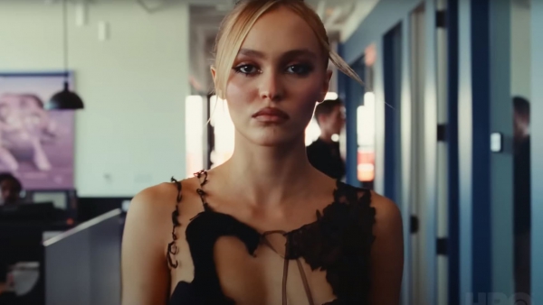 Sensuele beelden van Lily-Rose Depp in trailer nieuwe HBO-serie 'The Idol' 