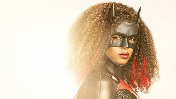 Supergave poster 'Batwoman' S2 toont nieuw hoofdpersonage