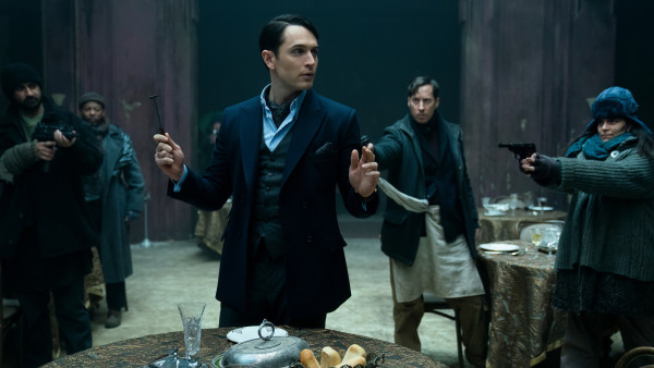 Recensie Prime Video-serie 'The Continental: From the World of John Wick' Recensie Prime Video-serie 'The Continental: From the World of John Wick'