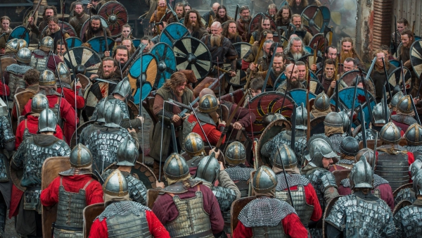 'Vikings: Valhalla' onthult bloederige foto's!