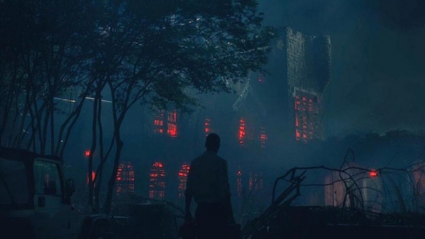 Netflix-horrorserie 'Midnight Mass' krijgt creepy poster
