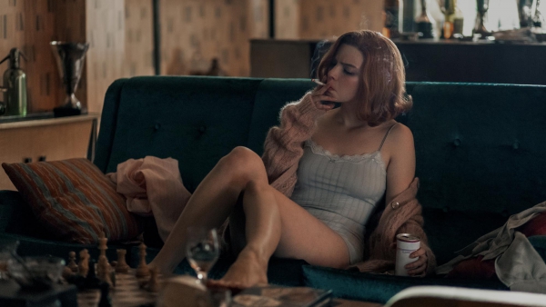 Nieuw op Netflix: Een verslaafd weesmeisje met een onmogelijke droom in 'The Queen's Gambit' Nieuw op Netflix: Een verslaafd weesmeisje met een onmogelijke droom in 'The Queen's Gambit'