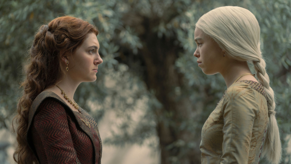 Emilia Clark helpt 'House of the Dragon'-ster uit een moeilijke situatie met goed advies