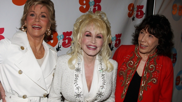 Dolly Parton wil reünie in 'Grace and Frankie'