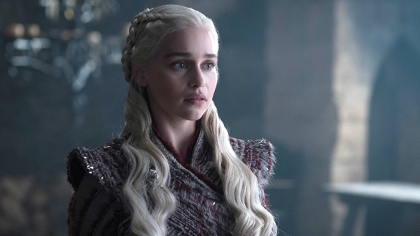 Emilia Clarke over de kop koffie in 'Game of Thrones' en van wie die was