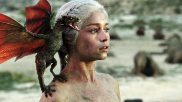 Emilia Clarke deelt waar Drogon naartoe vloog na Dany's dood in 'Game of Thrones' 