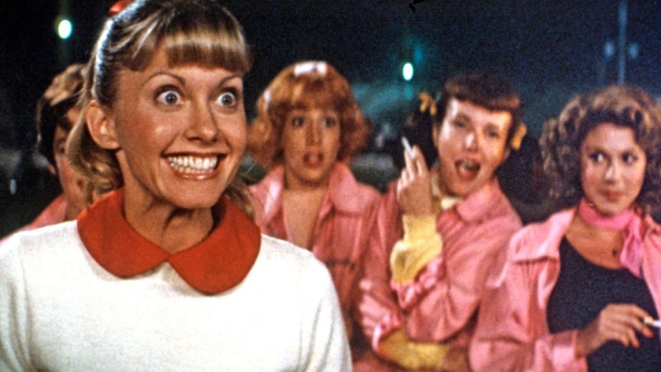 Poster onthult titel prequelserie van 'Grease'