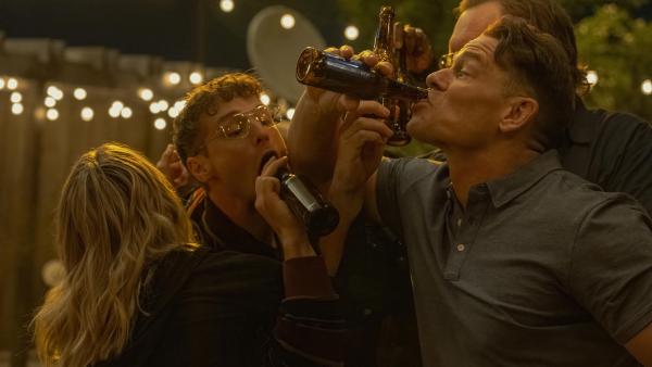 Bloedstollende trailer finale 'Peacemaker' laat kijkers sprakeloos