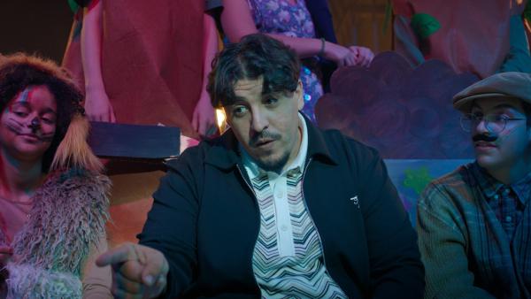 Spetterende chaotische nieuwe Nederlandse komedieserie pakt onverbiddelijk de koppositie bij Prime Video