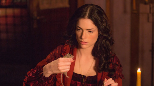 Deze gothic fantasyserie op Disney+ is betoverend en heeft drie seizoenen: 