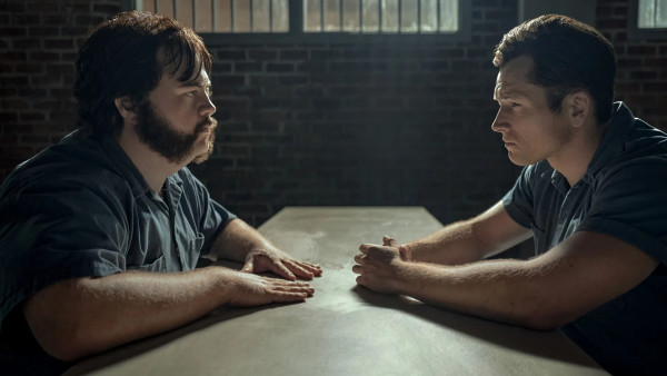 Dit is een van de beste waargebeurde misdaadseries van de laatste jaren: 'Black Bird' Dit is een van de beste waargebeurde misdaadseries van de laatste jaren: 'Black Bird'