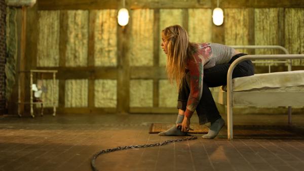 'Girl Taken': seksueel roofdier met enge kelder in spannende psychologische thriller