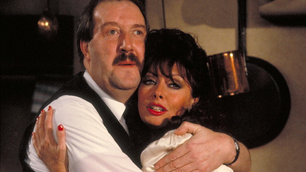 Hoe ziet die wilde Yvette, de maitresse van René, uit 'Allo 'Allo! er tegenwoordig uit?