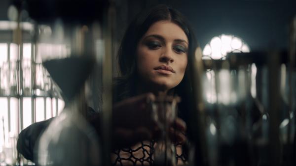 De bloedmooie en betoverende 'Yennefer' gaat ook in het vierde seizoen van 'The Witcher' weer voor vuurwerk zorgen