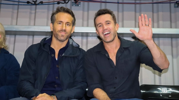 Bekende YouTuber keert terug uit pensioen om te keepen voor Ryan Reynolds' Wrexham