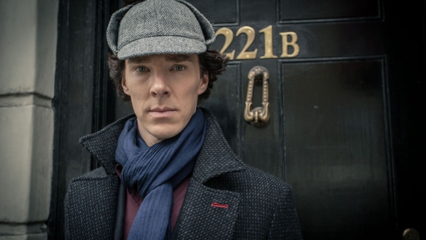 Schurkachtige Toby Jones in promo Sherlock