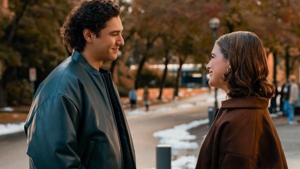 Ophef rond leeftijdsverschil nieuwe populaire dramaserie op Prime Video met een imponerende 8,1 op IMDb