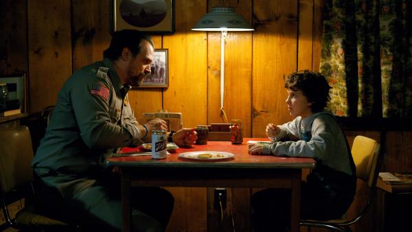 Bedenker van hitserie 'Adolescence' herenigt geliefd 'Stranger Things'-duo in nieuwe Netflix-thriller