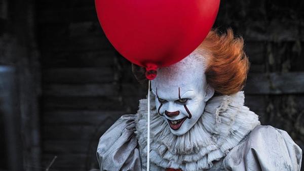 Hoeveel Pennywise krijgen we echt te zien in ‘It: Welcome to Derry’? De makers onthullen het