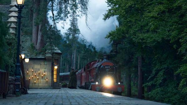 Ongekende hype voor deze allesovertreffende fantasyserie; de eerste beelden staan nog geen dag op internet en zijn al meer dan 5 miljoen keer bekeken!