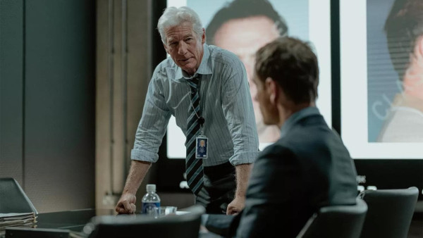 Intense trailer thriller-serie 'The Agency' met Michael Fassbender Intense trailer thriller-serie 'The Agency' met Michael Fassbender