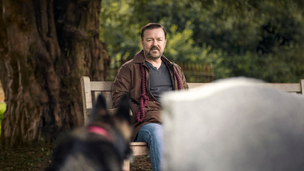 Ricky Gervais komt met hilarische en verrassende nieuwe serie op Netflix