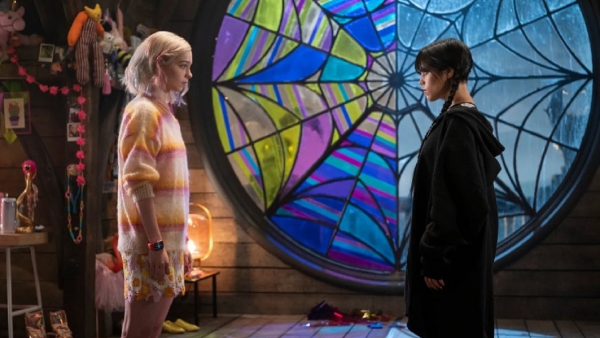 Enid-actrice uit 'Wednesday' over de bizarre voorbereiding op haar rol Enid-actrice uit 'Wednesday' over de bizarre voorbereiding op haar rol