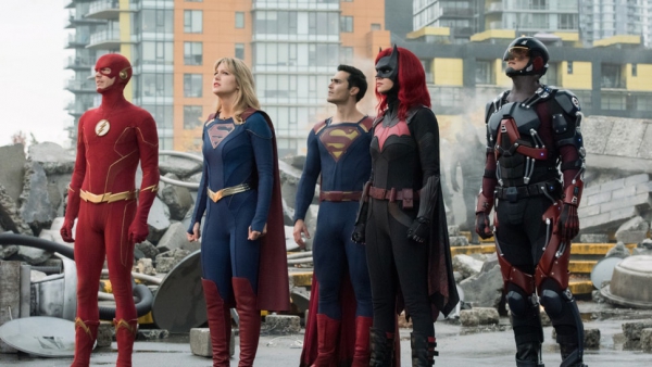 Nieuwe trailer 'Crisis on Infinite Earths' barst van de superhelden Nieuwe trailer 'Crisis on Infinite Earths' barst van de superhelden