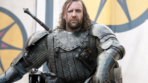 'Game of Thrones'-acteur doet zijn 'The Hound'-helm regelmatig op om mensen bang te maken