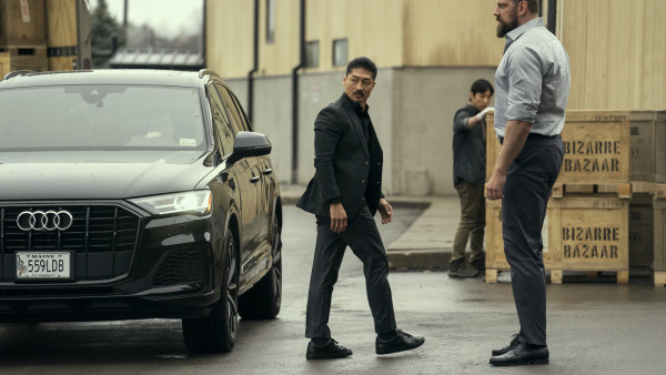 "Hey, check of deze reus kan acteren?" 'Dutch Giant' in hitserie 'Reacher' werd door hoofdrolspeler zelf gevonden op internet