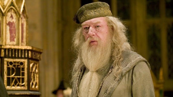 Michael Gambon gecast in J.K. Rowling miniserie 'The Casual Vacancy'