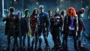 Clip 'Titans' onthult dat Batman al iemand kent