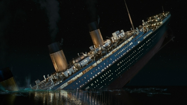 "IJsberg, recht vooruit!" Kijk deze boeiende series over het zinken van de Titanic