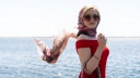 Eerste foto's uit aankomende Netflix-topper 'Inventing Anna' met Julia Garner