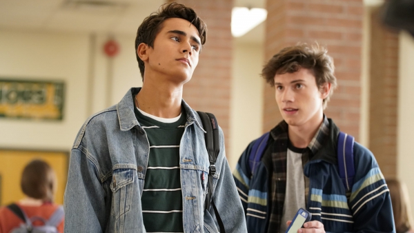 Disney+ bedankt voor 'Love, Simon' wegens teveel alcohol en seks Disney+ bedankt voor 'Love, Simon' wegens teveel alcohol en seks