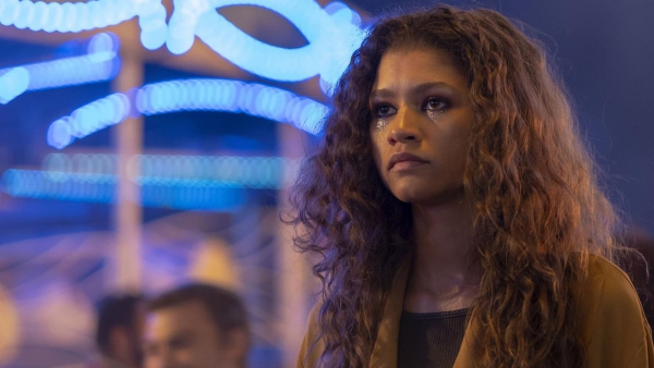 Prachtig belichte Zendaya op poster 'Euphoria' seizoen 2