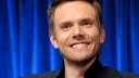 Joel McHale tekent voor gastrol in 'X-Files' revival