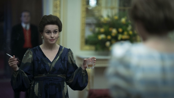 Actrice uit 'The Crown' vindt dat de Netflix-serie moet stoppen