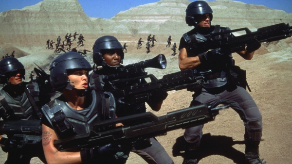 Bekijk de klassieke scifi-film 'Starship Troopers' op Disney+