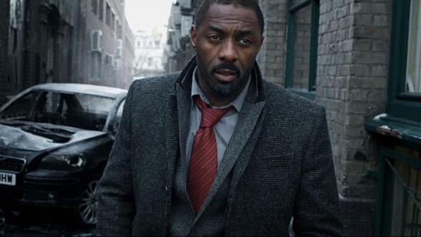 Idris Elba is terug als 'Luther' op eerste setfoto!