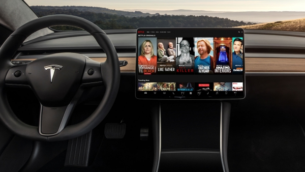Tesla-rijders opgelet: binnenkort kan je Netflix 'bingen' terwijl je onderweg bent!