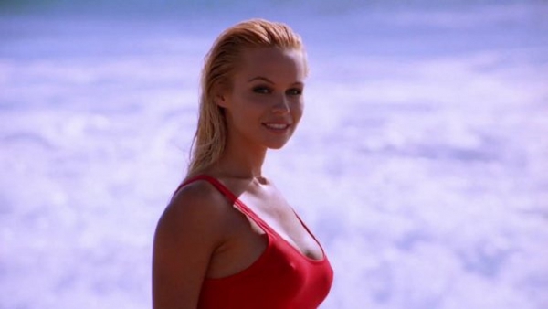 Wereldberoemde 'Baywatch'-actrice deelt bizarre 'grap' die achter de schermen plaatsvond Wereldberoemde 'Baywatch'-actrice deelt bizarre 'grap' die achter de schermen plaatsvond