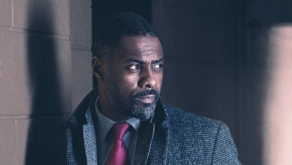 Verrassende foto uit 'Luther'-film met Idris Elba