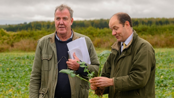 Prime Video zet deze week 3 nieuwe seizoenen online van o.a het hilarische 'Clarkson's Farm'