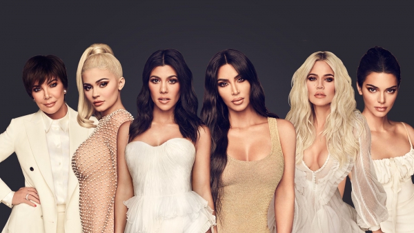 Kris, Kourtney, Kim en co stralen in trailer 'The Kardashians' seizoen 2