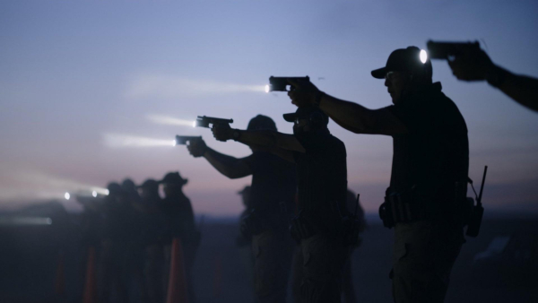 Recensie HBO Max-serie 'Navajo Police: Class 57' Recensie HBO Max-serie 'Navajo Police: Class 57'