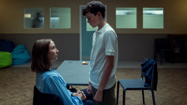 In 'Adolescence' is dit personage op een creatieve en subtiele manier aanwezig door het hele verhaal In 'Adolescence' is dit personage op een creatieve en subtiele manier aanwezig door het hele verhaal