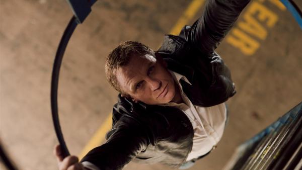 Prime Video maakt zichzelf volkomen belachelijk door posters James Bond-films te verpesten