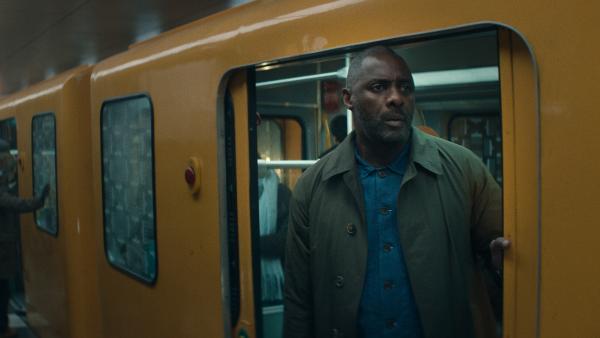 Hoge inzet voor Idris Elba in vliegensvlugge en zenuwslopende actieserie die binnenkort van start gaat